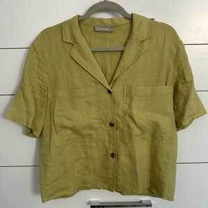Everlane linen short sleeve - size Small - green with brown buttons